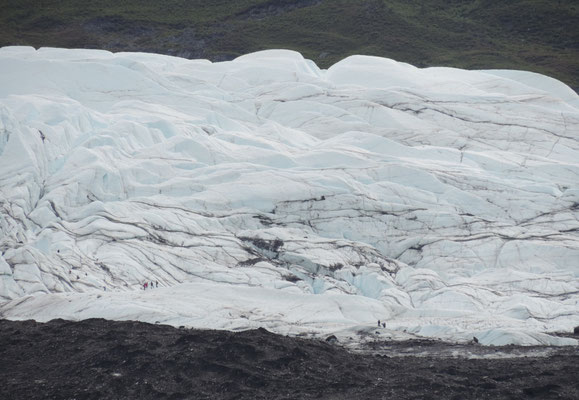 The Glacier from the highway. Note the walkers on top