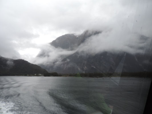 The mist rolls in, Milford Sound