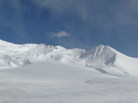 Gudauri: Blick auf den Mount Bidara westliche Abfahrtsvariante