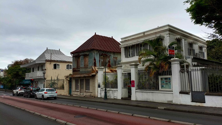 MAISONS DANS LA RUE DE PARIS A SAINT DENIS