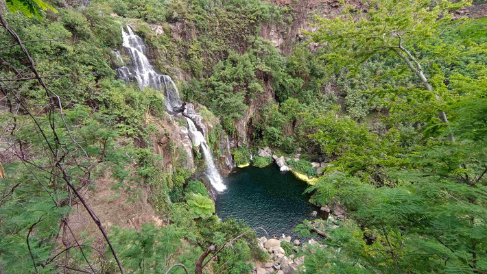 BASSIN ET CASCADE AIGRETTES DEPUIS LE SENTIER DU BASSIN MALHEUR A SAINT GILLES LES BAINS