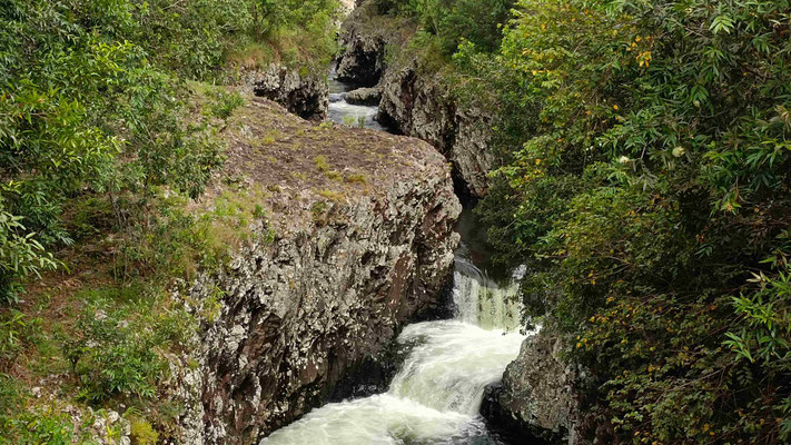 UNE DES CASCADES DU BASSIN LA PAIX