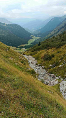 VALLEE, LES CONTAMINES-MONTJOIE ET LE REFUGE LA BALME DEPUIS LA MONTEE DU COL DU BONHOMME