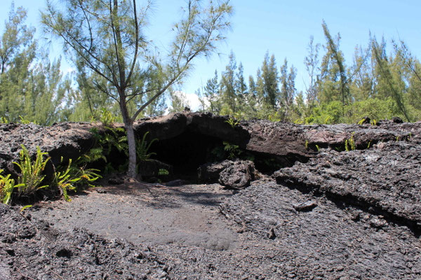 TUNNEL DE LAVE A LA POINTE DE LA TABLE ERUPTION DE 1986 SAINT PHILIPPE