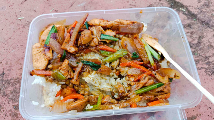 UN SAUTE DE POULET AU MAKES