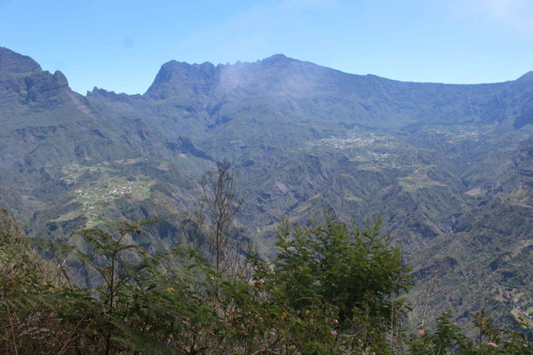  LE PITON DES NEIGES ET CILAOS VUE DU BELVEDERE DE LA FENETRE DES MAKES