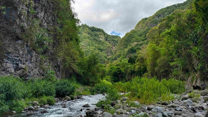  RANDONNEE LE FOND DE LA RIVIERE A L'ENTRE DEUX