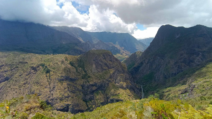 VUE DEPUIS LA NOUVELLE CIRQUE DE MAFATE