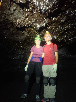 PENDANT LA VISITE DU TUNNEL DE LAVE DE 2004