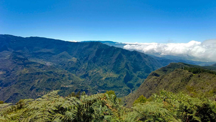  L'ENTREE DU CIRQUE DE CILAOS DEPUIS LA RANDO DE LA FENETRE DES MAKES