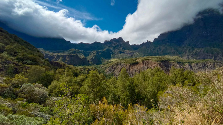 VUE ENTRE ILET LA NOUVELLE ET ILET MARLA CIRQUE DE MAFATE