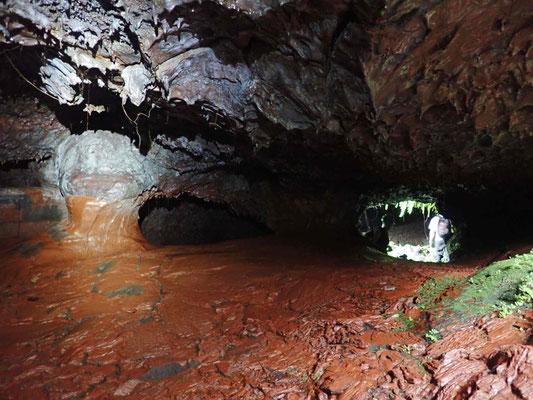 UNE ENTREE DU TUNNEL DE LAVE DE 2004