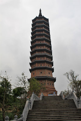 LE STUPA A LA PAGODE BAI DINH PRES DE NINH BINH