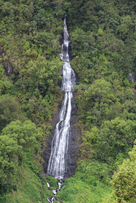 LA CASCADE DU VOILE DE LA MARIEE CIRQUE DE SALAZIE