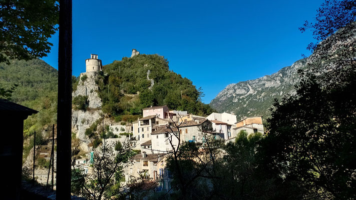 le village de Roquesteron dans les Alpes Maritime