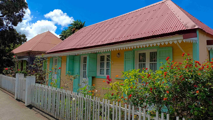 MAISON CREOLE A L'ENTRE DEUX