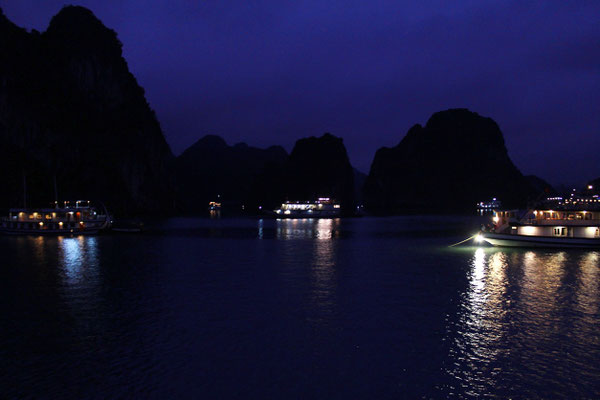  LA NUIT DANS LA BAIE DE HALON