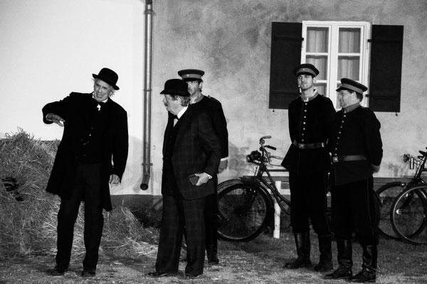Szene Münchner Kriminalpolizei untersucht Tatort Hinterkaifeck