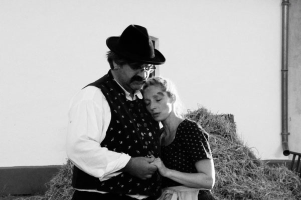 Liebeszene mit Lorenz Schlittenbauer und Viktoria Gabriel