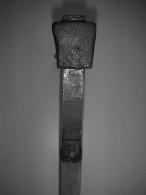 The murderer deliberately chose the protruding screw to kill