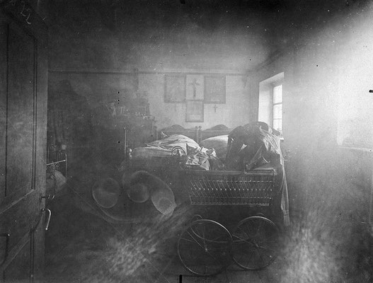 Original Tatortaufnahme von Hinterkaifeck vom Kinderwagen
