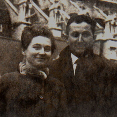 1966 - Françoise GAGEY et Alphonse ROBERT devant Notre-Dame-de-Paris