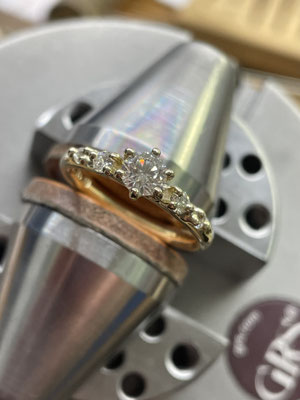 Verlobungsring in Gelbgold mit 6 Diamanten
