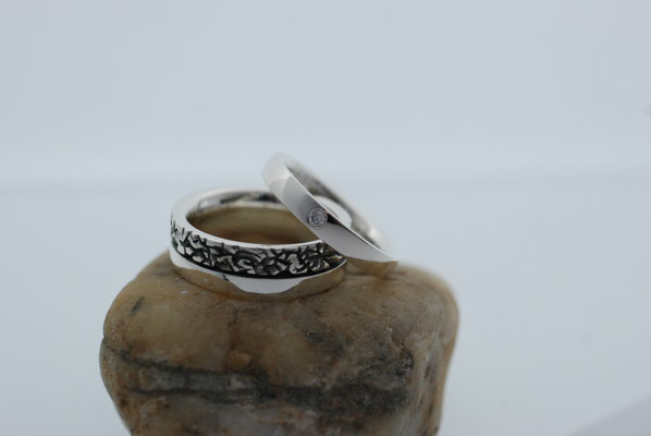 Trauringe in Silber mit Diamant 