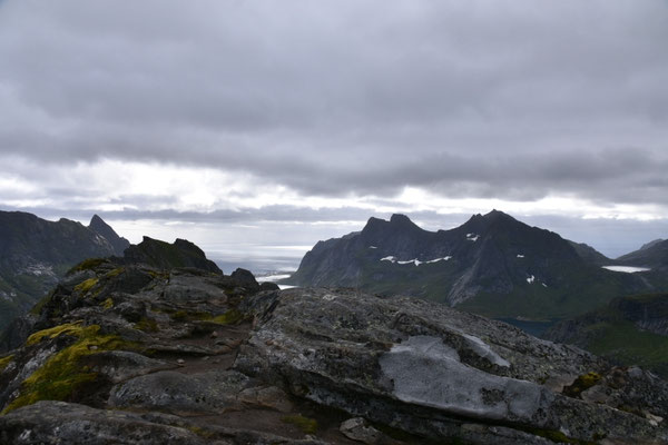 Blick nach Süden: Reinebringen, Navarren und Munken