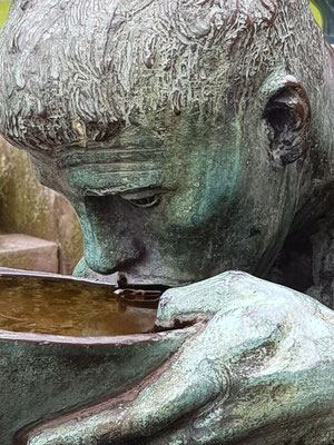 Der Trinkende