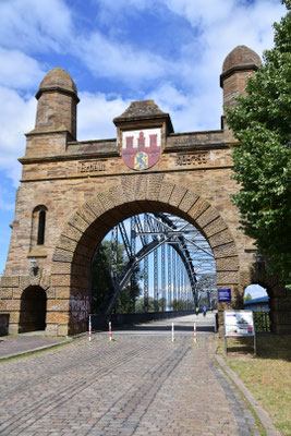 Alte Süderelbbrücke. Harburger Portal.