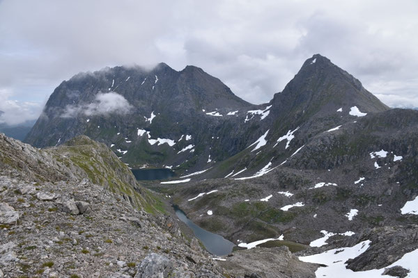 Blick vom Pass auf 700m ins Tverreelvdalen