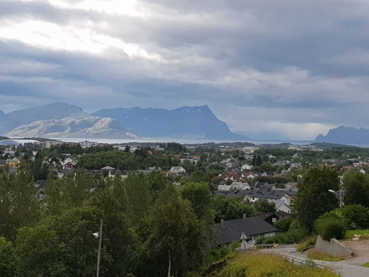 Bodø und in der Ferne das Sandhornet