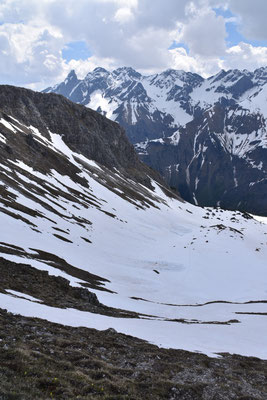 Der Grat ist erreicht, Blick zurück in den Kühgund..