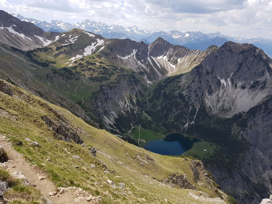 Entschenkopf, Blick zu den Gaisalpseen