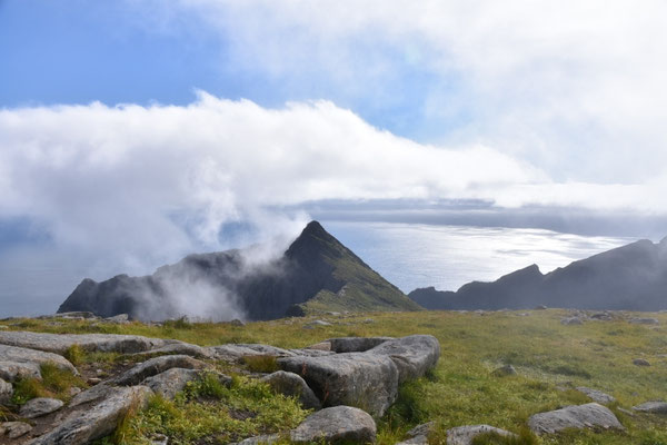 Blick vom Navarren hinunter zum Reinebringen