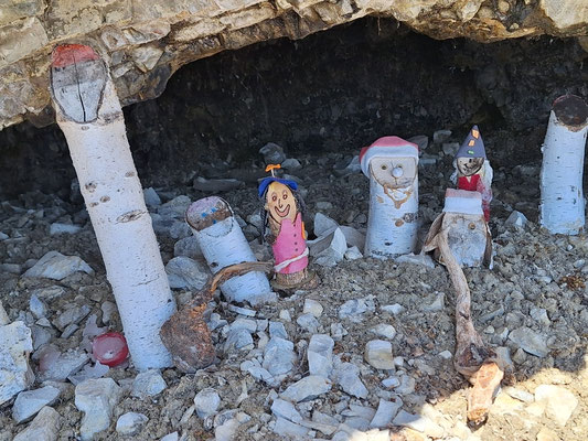 Kleine Höhlenbewohner am Grat