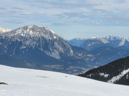 Blick übers Inntal auf die Hohen Munde