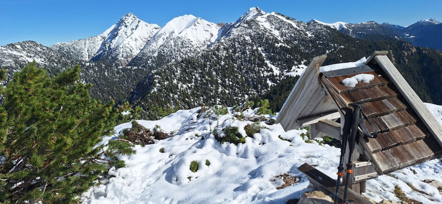 Hipfelblick in Richtung Kreuzspitze und Schellschlicht