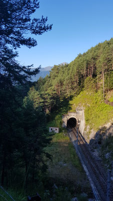 Zuerst geht es parallel zur Karwendelbahn
