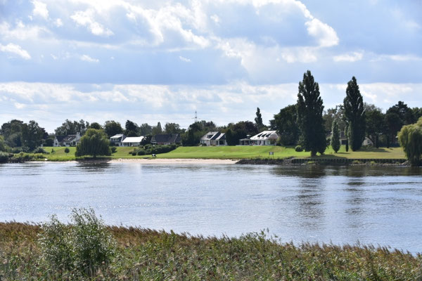 Blick über die Süderelbe nach Bullenhausen.