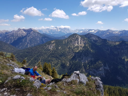 Auf dem Gipfel des Hohen Straußberg, Blick Richtung Zugspitze