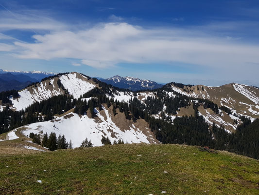 Blick von der Hochplatte zu Schönberg und Seekarkreuz