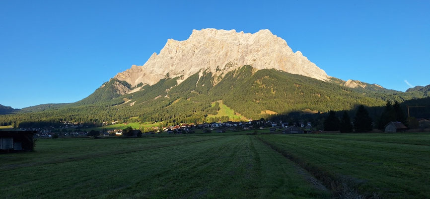 Zugspitzmassiv im Abendlicht