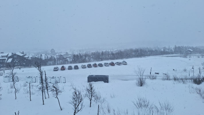 Kaum wieder im Hotel tobt wieder ein Schneesturm 