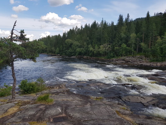 Stromschnelle bei den Felszeichnungen