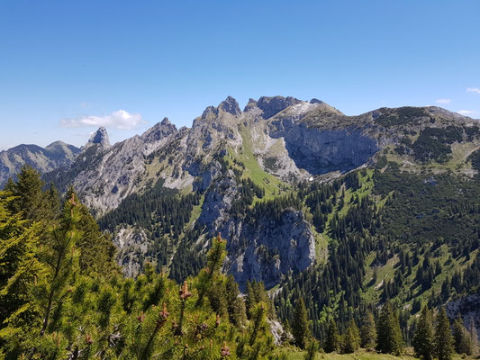Blick von der Ahornspitze zu Geiselstein, Gabelschrofen, Krähe