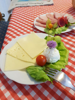 Gutes Frühstück in der Pension Alpenland