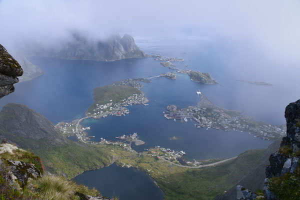 Blick vom Gipfel des Reinebringen auf Reine