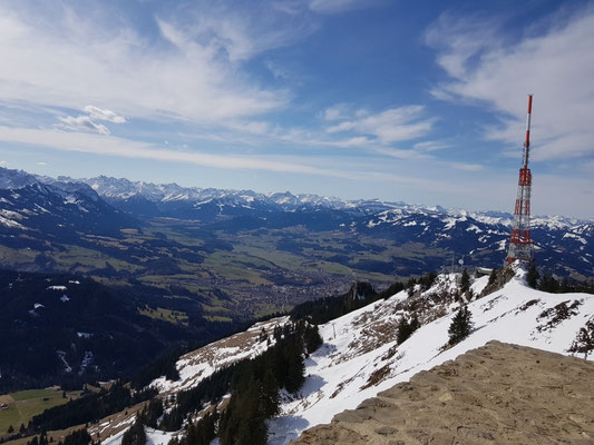 Rückblick zum Sendemast vom Hauptgipfel